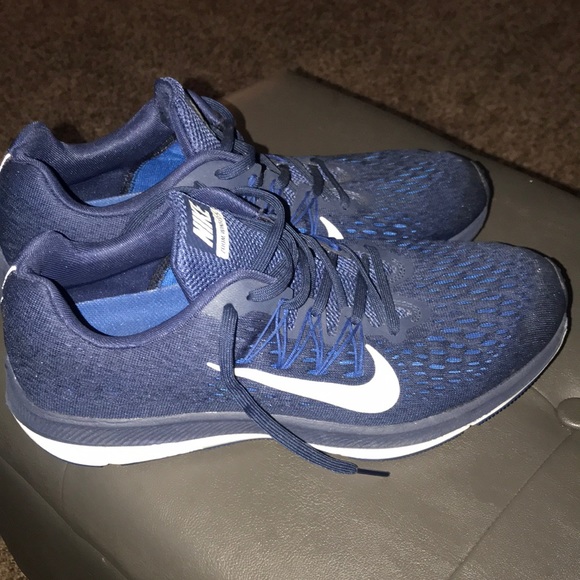 Men’s Nike running shoes - Picture 2 of 2